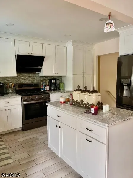 101 Lee Dr Middlesex, NJ 08846