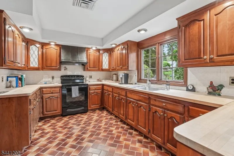 14 Saddle River Ro Woodcliff Lake, NJ 07677