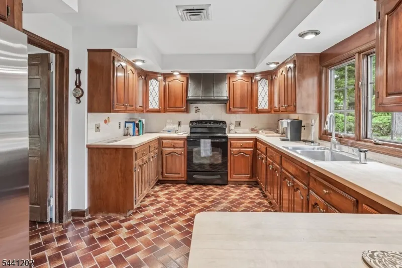 14 Saddle River Ro Woodcliff Lake, NJ 07677