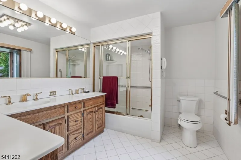 14 Saddle River Ro Woodcliff Lake, NJ 07677