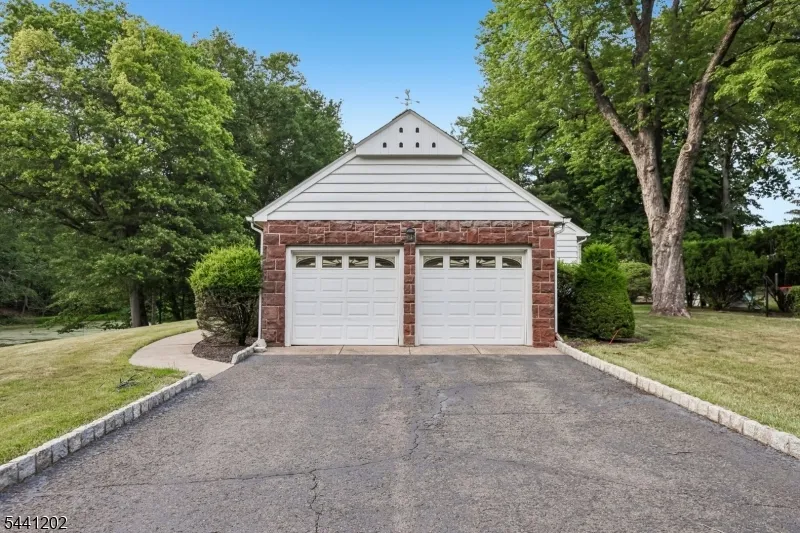 14 Saddle River Ro Woodcliff Lake, NJ 07677