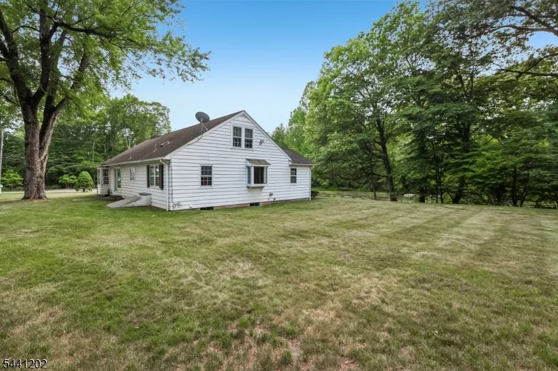 14 Saddle River Ro Woodcliff Lake, NJ 07677