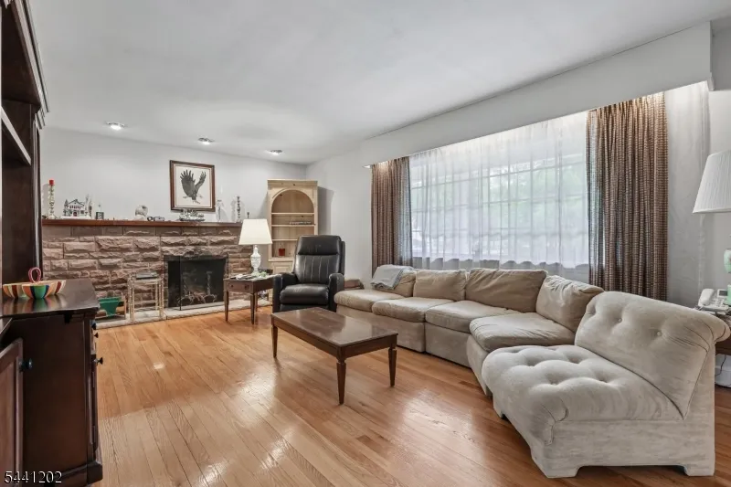 14 Saddle River Ro Woodcliff Lake, NJ 07677
