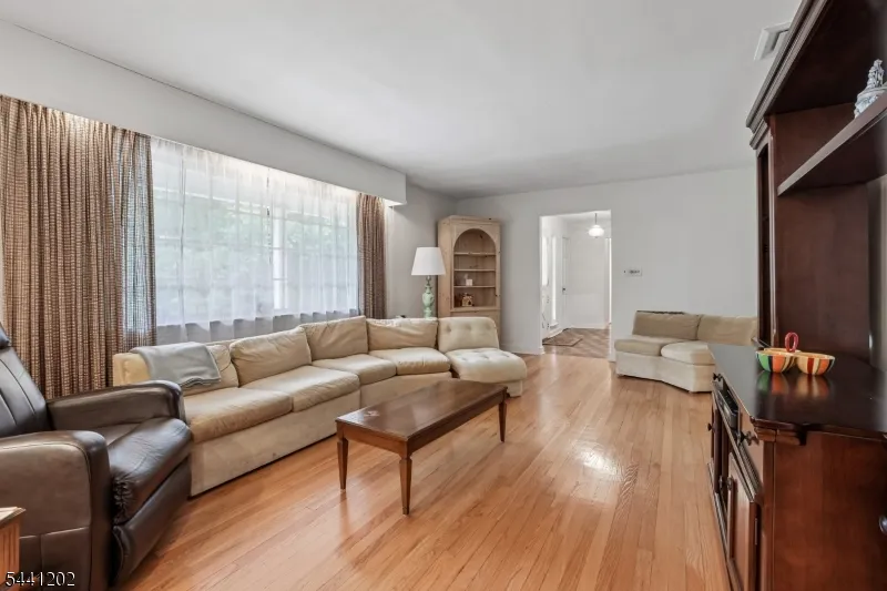 14 Saddle River Ro Woodcliff Lake, NJ 07677