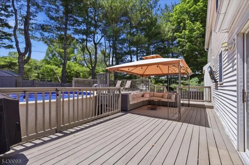 30 Glen Eagles Rd Washington, NJ 07882