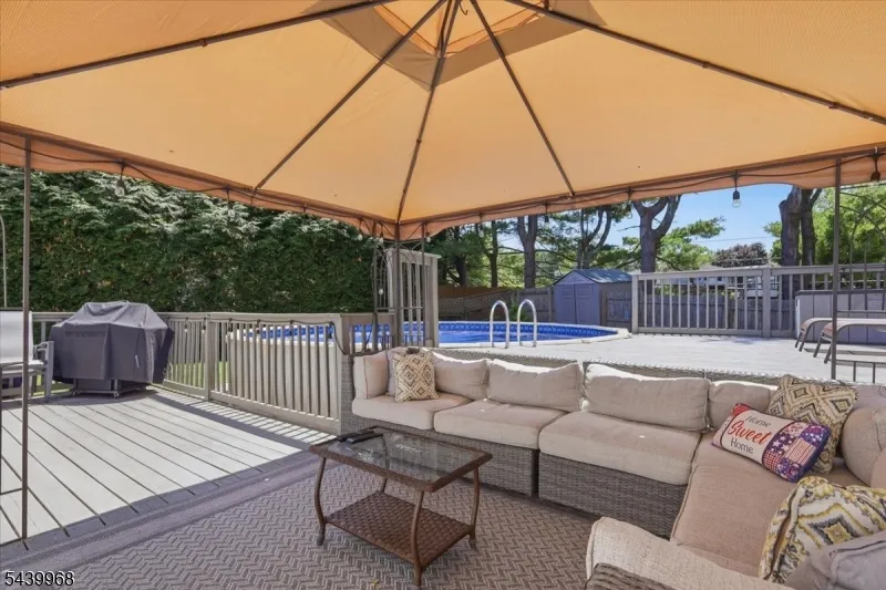 30 Glen Eagles Rd Washington, NJ 07882