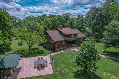 2 Pine Ct