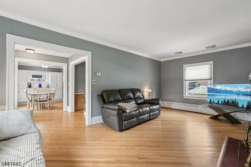 377 Hollywood Ave Fairfield, NJ 07004