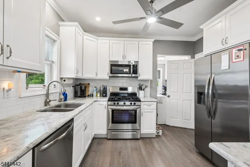 377 Hollywood Ave Fairfield, NJ 07004