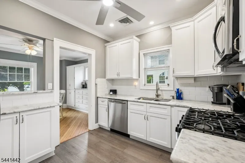 377 Hollywood Ave Fairfield, NJ 07004
