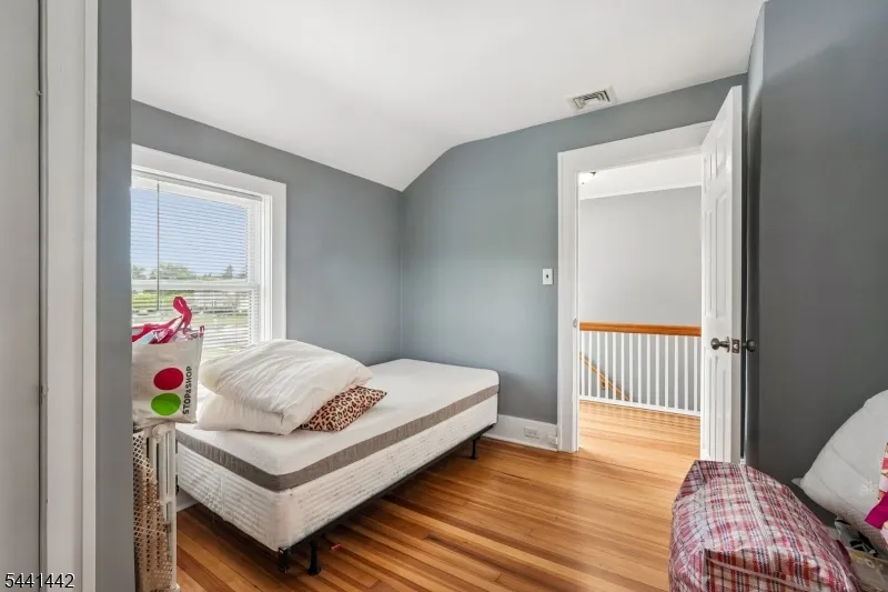 377 Hollywood Ave Fairfield, NJ 07004