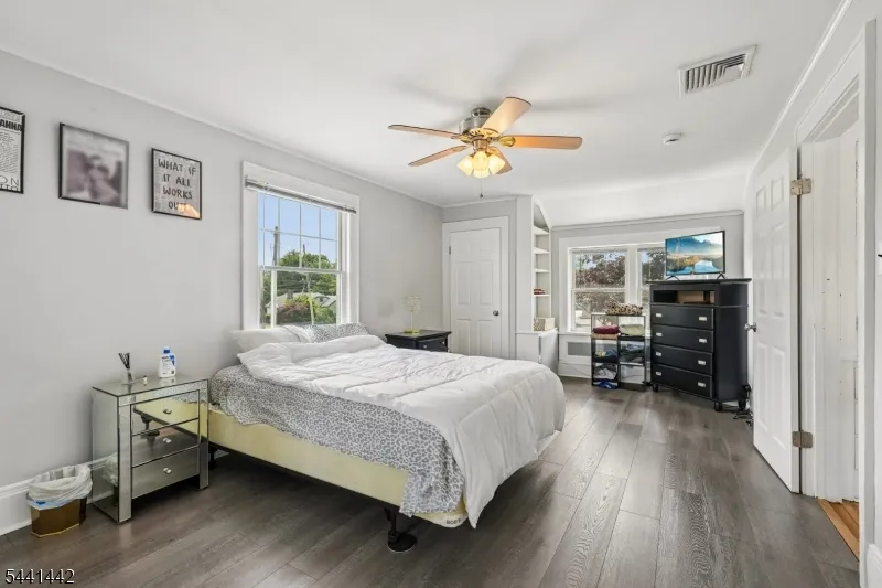 377 Hollywood Ave Fairfield, NJ 07004