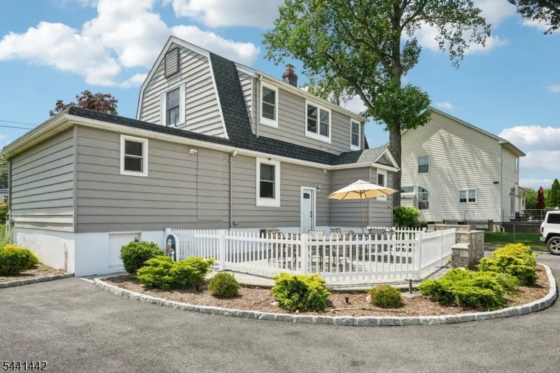 377 Hollywood Ave Fairfield, NJ 07004