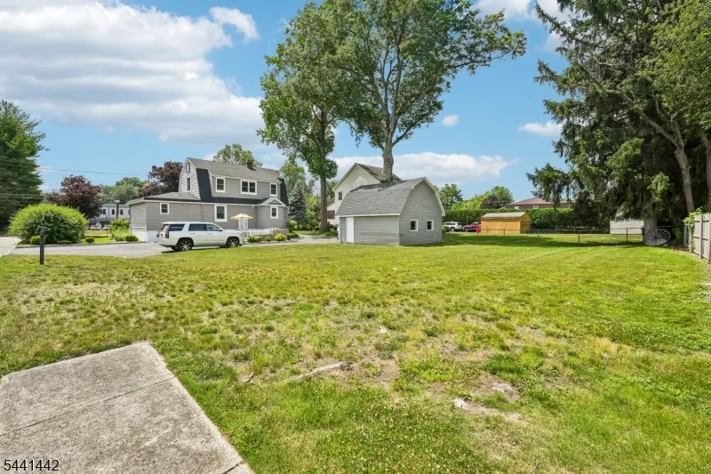 377 Hollywood Ave Fairfield, NJ 07004