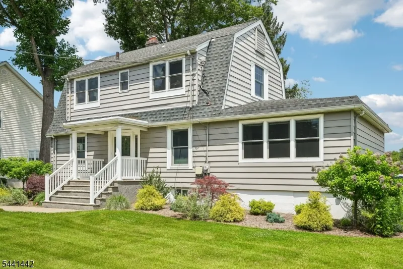 377 Hollywood Ave Fairfield, NJ 07004