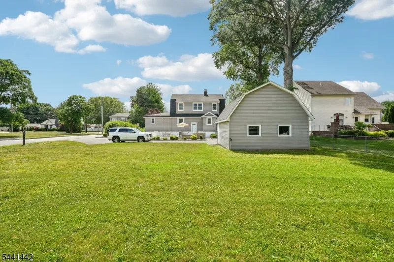 377 Hollywood Ave Fairfield, NJ 07004