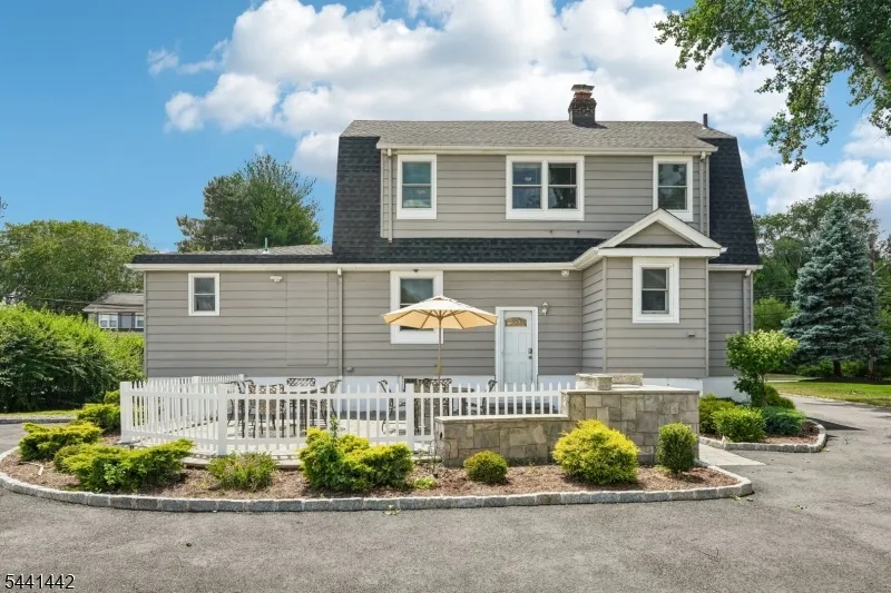 377 Hollywood Ave Fairfield, NJ 07004