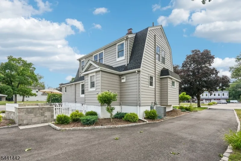 377 Hollywood Ave Fairfield, NJ 07004