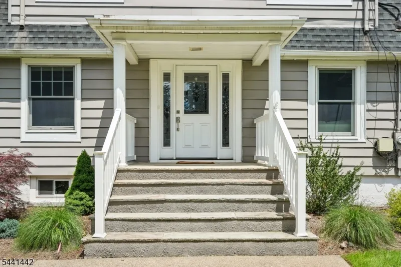 377 Hollywood Ave Fairfield, NJ 07004