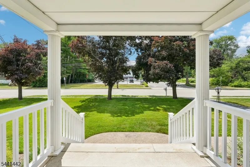 377 Hollywood Ave Fairfield, NJ 07004