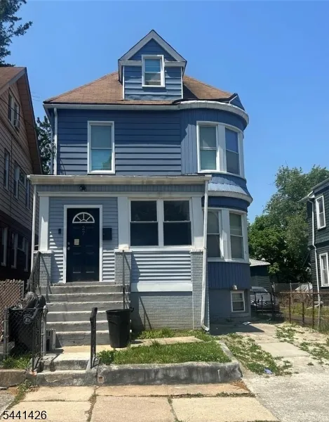 27 Richelieu Ter Newark City, NJ 07106