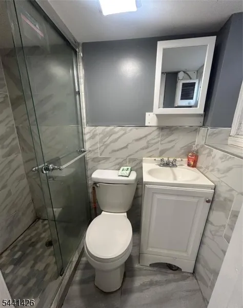 27 Richelieu Ter Newark City, NJ 07106