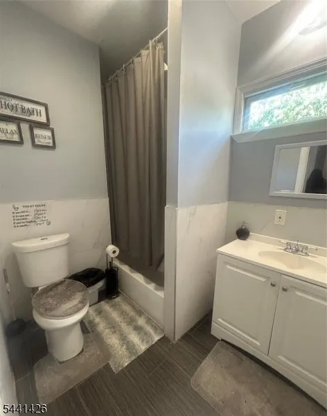 27 Richelieu Ter Newark City, NJ 07106
