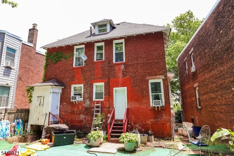 161 Milford Ave Newark City, NJ 07108
