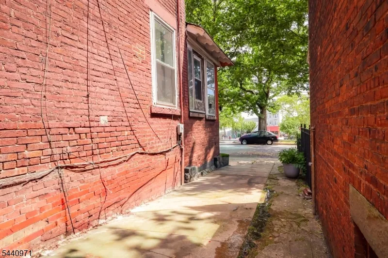 161 Milford Ave Newark City, NJ 07108