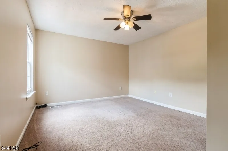 7 Sloop Sq Howell, NJ 07728