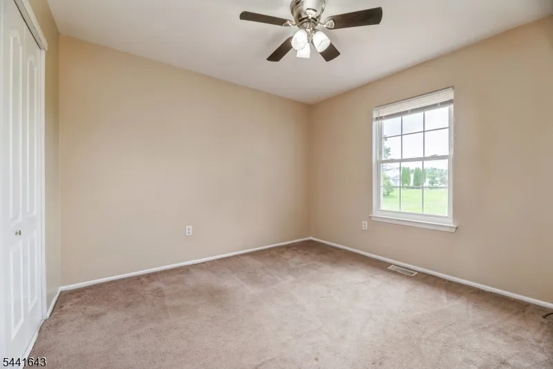 7 Sloop Sq Howell, NJ 07728