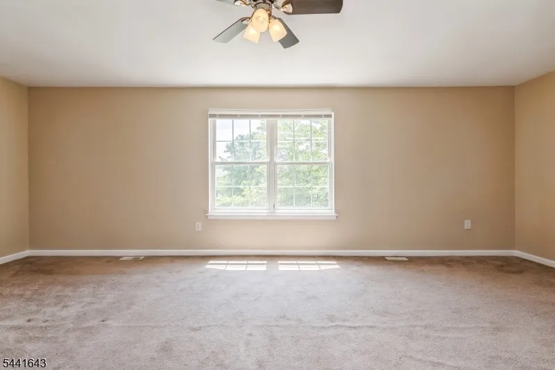7 Sloop Sq Howell, NJ 07728