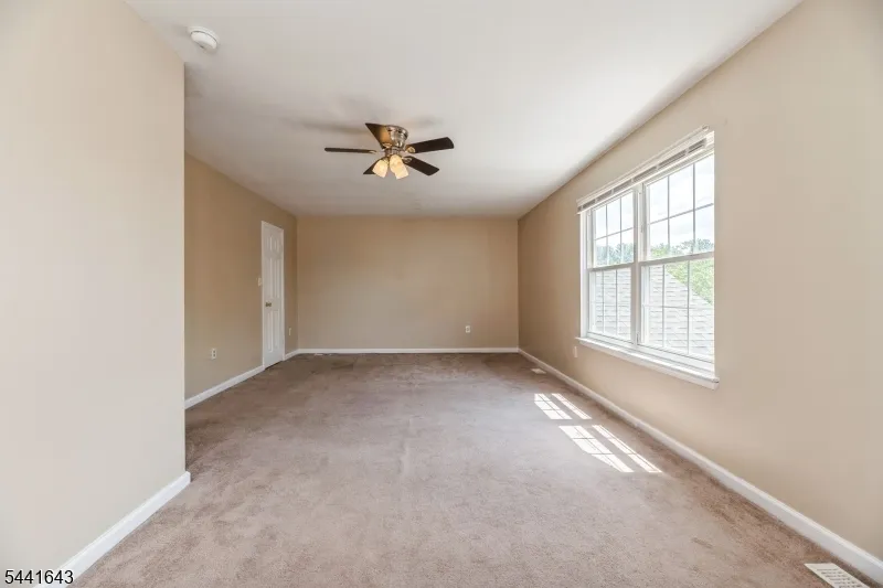 7 Sloop Sq Howell, NJ 07728