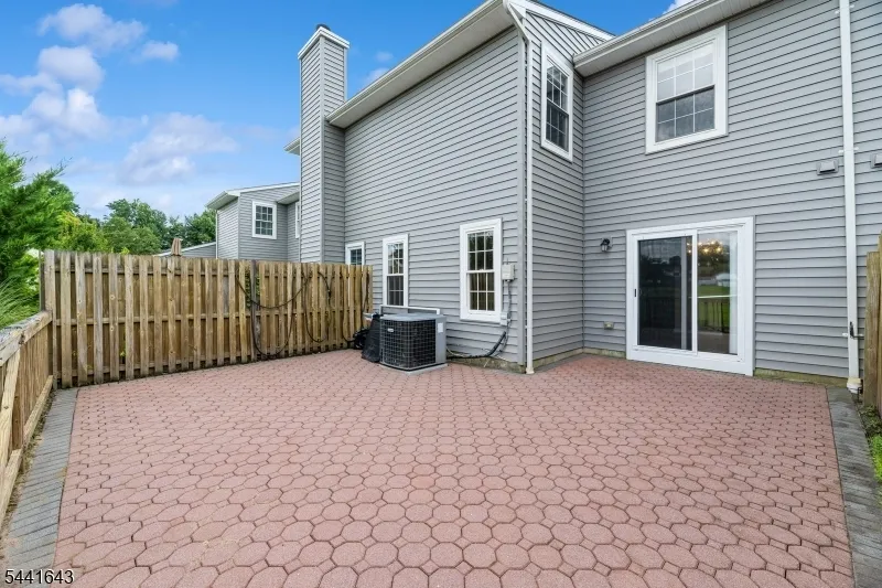 7 Sloop Sq Howell, NJ 07728