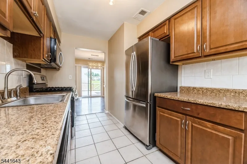 7 Sloop Sq Howell, NJ 07728