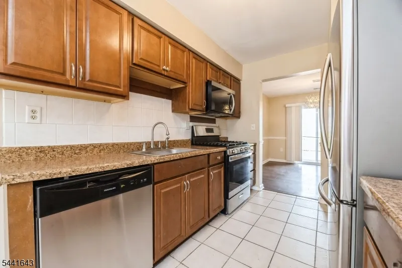 7 Sloop Sq Howell, NJ 07728