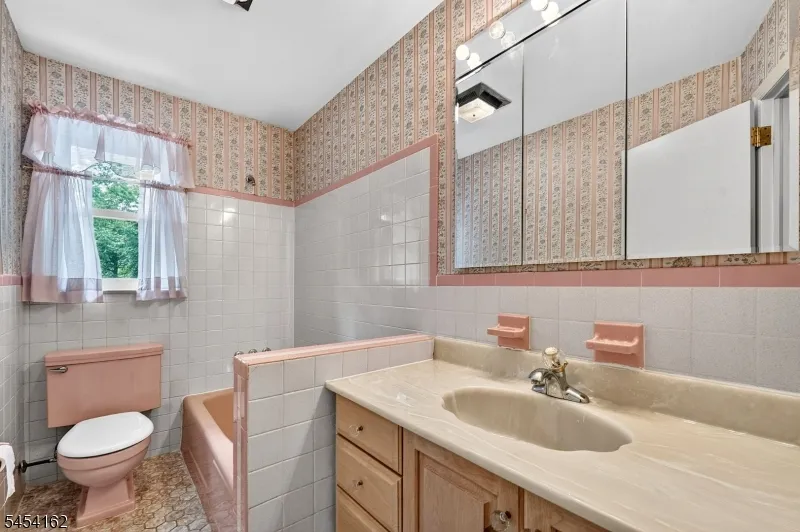 105 VICTORIA DRIVE Clark, NJ 07066