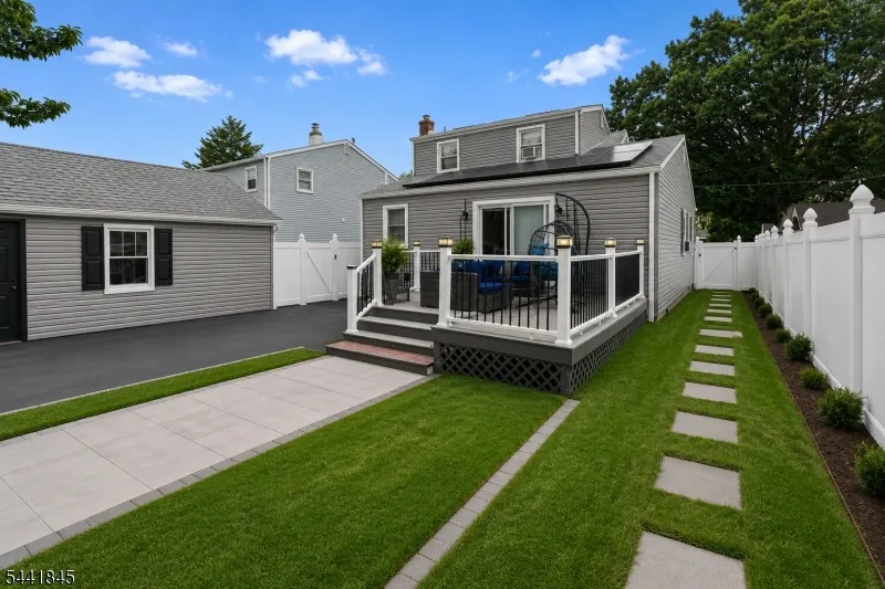34 Chase Ave Woodbridge, NJ 07001