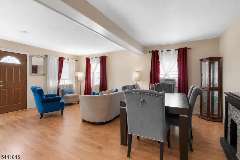 34 Chase Ave Woodbridge, NJ 07001