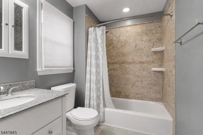 34 Chase Ave Woodbridge, NJ 07001