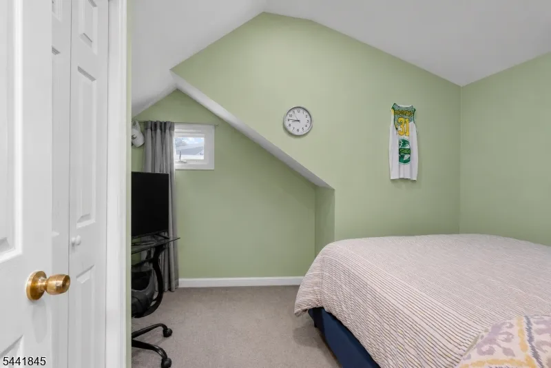 34 Chase Ave Woodbridge, NJ 07001