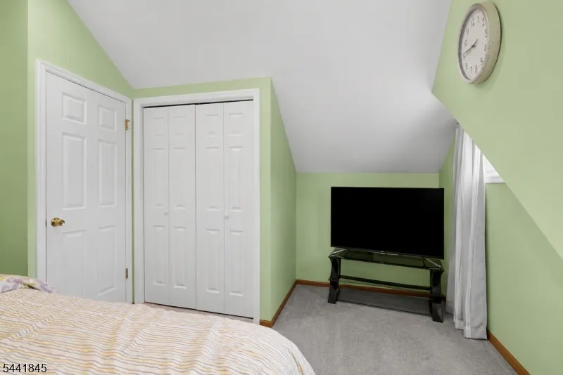 34 Chase Ave Woodbridge, NJ 07001