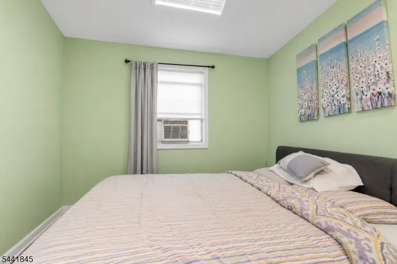34 Chase Ave Woodbridge, NJ 07001