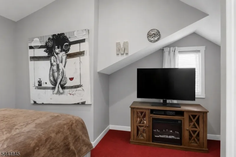 34 Chase Ave Woodbridge, NJ 07001