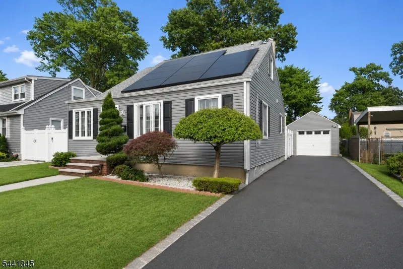 34 Chase Ave Woodbridge, NJ 07001
