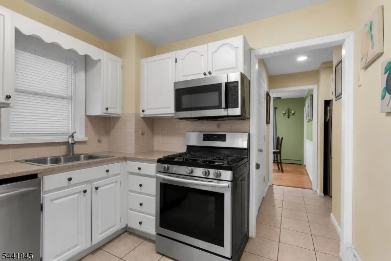34 Chase Ave Woodbridge, NJ 07001