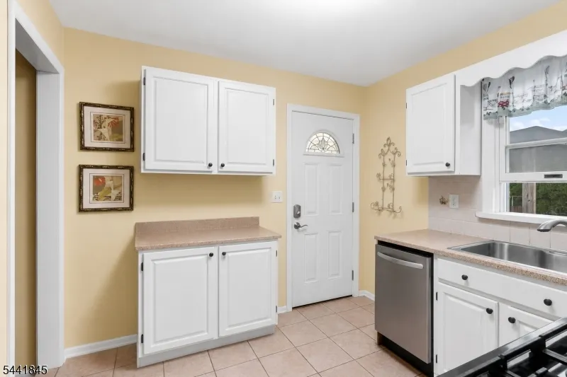34 Chase Ave Woodbridge, NJ 07001