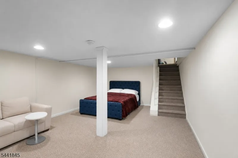 34 Chase Ave Woodbridge, NJ 07001