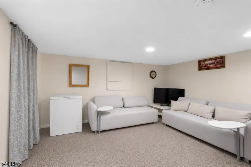 34 Chase Ave Woodbridge, NJ 07001