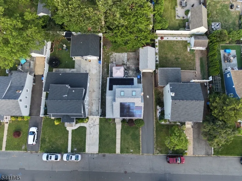 34 Chase Ave Woodbridge, NJ 07001